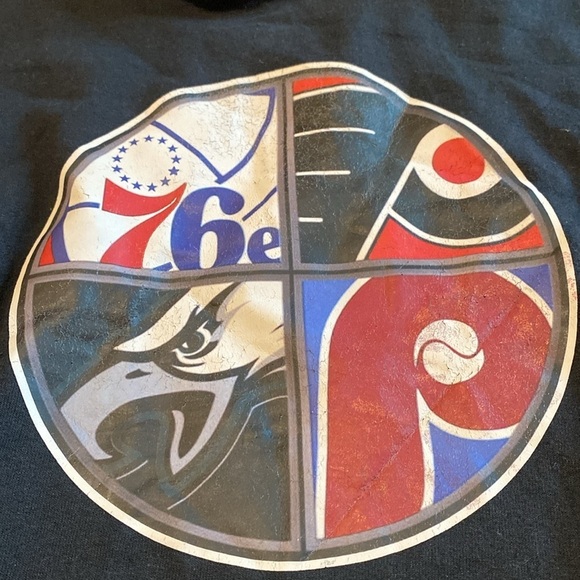 Philadelphia Sports Black Hooded Sweatshirt Size Youth Large in GUC - Picture 2 of 6